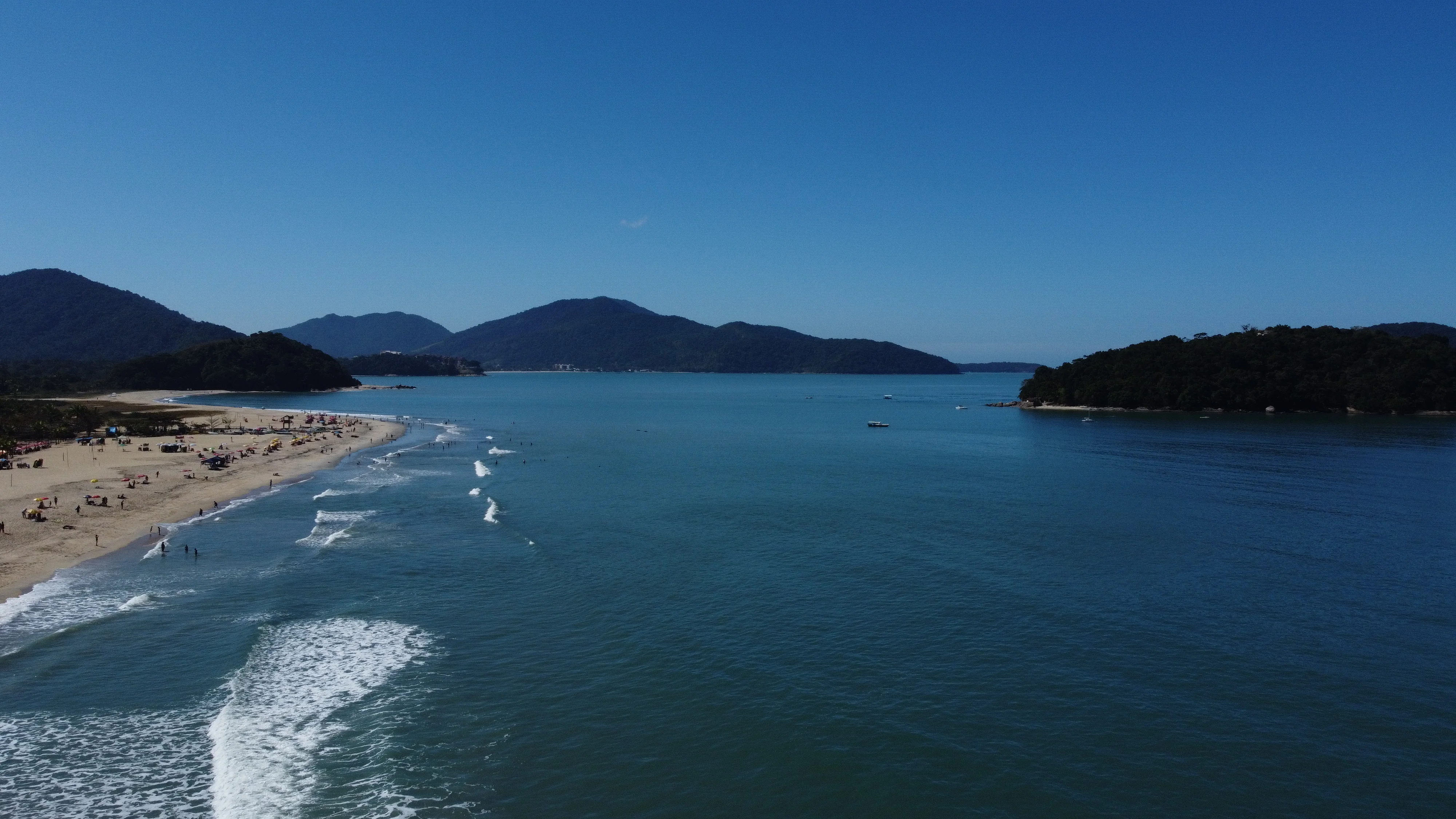 Praia da Cocanha com ilhota da Cocanha de fundo